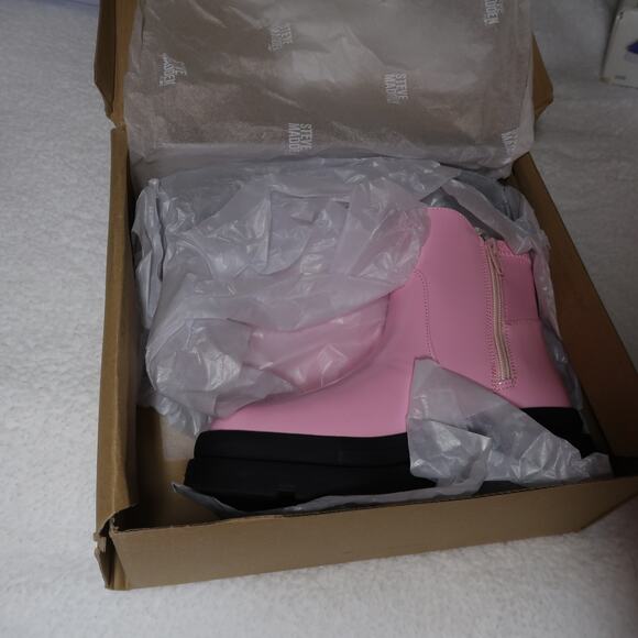 Steve Madden Trap Baby Pink Patent Leather Doc Style Boots Girls Size 2 NEW - Picture 3 of 16